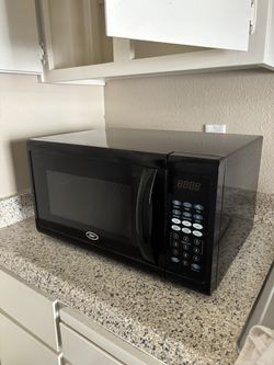 🖤 Oster Black Microwave Oven – 21” x 14” (Like New!)