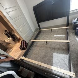 Bedroom Set (Queen)