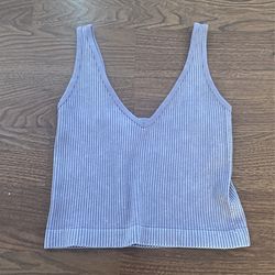 Darkish violet top with V neck. Size: M/L