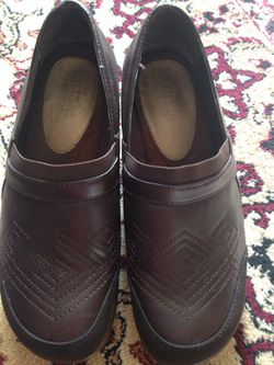 Women's shoes size 8