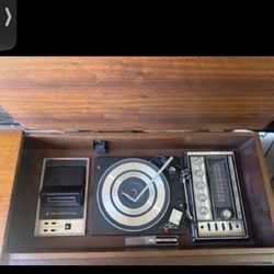 Vintage Stereo Console – Turntable, 