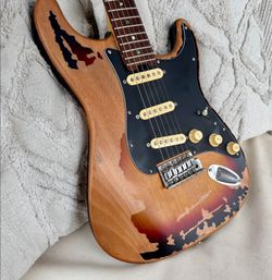 Stratocaster Relic w/ McCready Loaded Pickguard Strat Firefly FFST SRV/Rory Gallagher