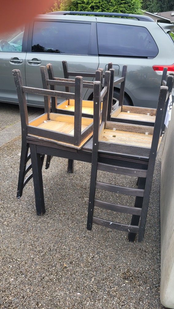Free Sofa And Table