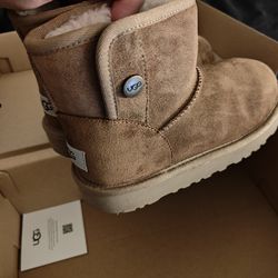 USED Condition UGG Boots Kids Size 2 
