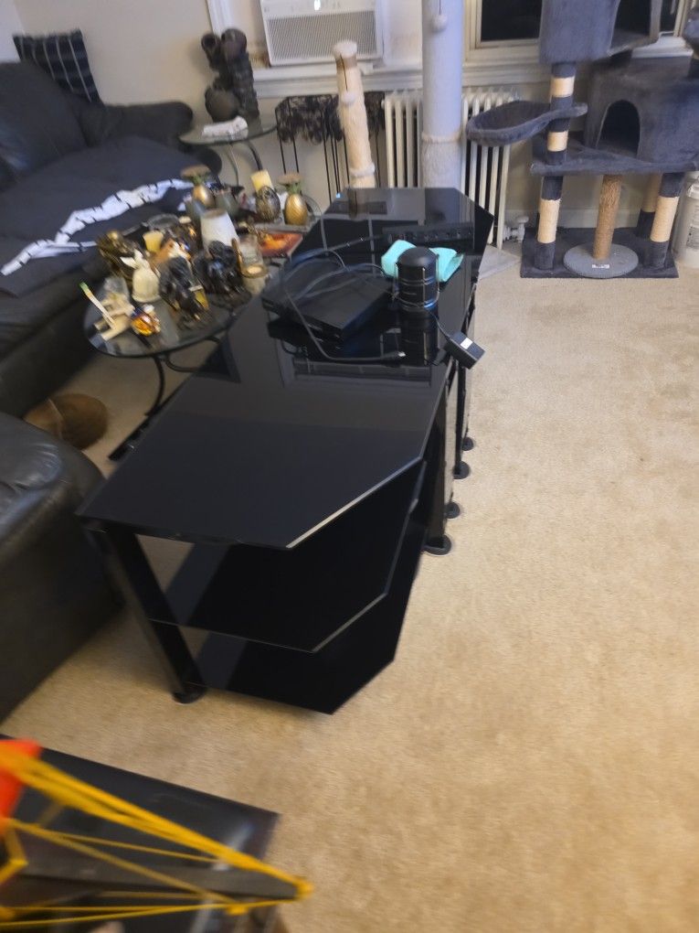 GLASS BLACKSTAND TV GOOD CONDITION