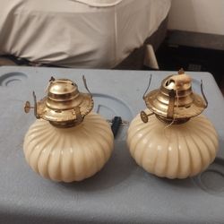 Vintage 1970-80’ Lamplight Farms Oil Lamp With Cream Melon Base I found one glass not sure where the other one is $30 pick up only 865 Ellsworth avenu