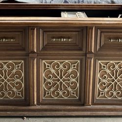 Vintage Magnavox Record Console – Mid Century Cabinet