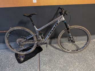 2022 Pivot Mountain Bike