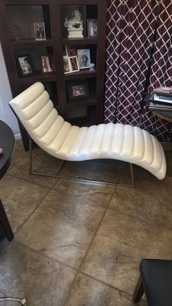 Chaise Lounge - Like New