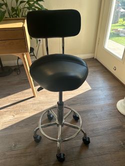 Black saddle chair
