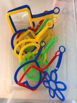 Bubble wands and bubble solution