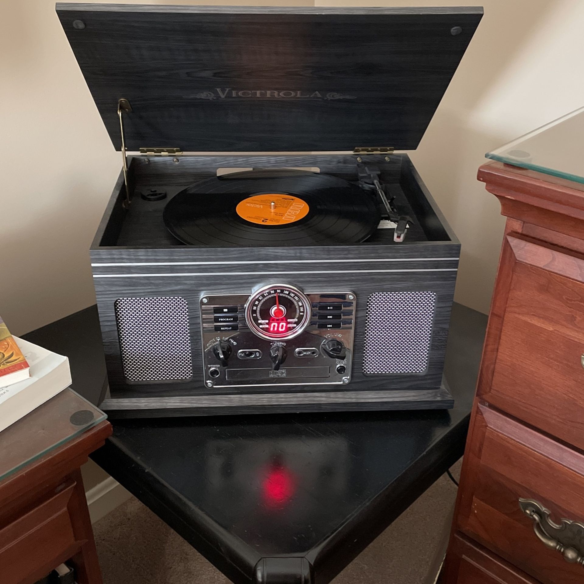 Victrola Record/CD/Tape/AUX/Bluetooth/Radio