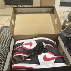Black/  Very Berry-White Air Jordan 1 Mid Size 7 Women (Youth 5)