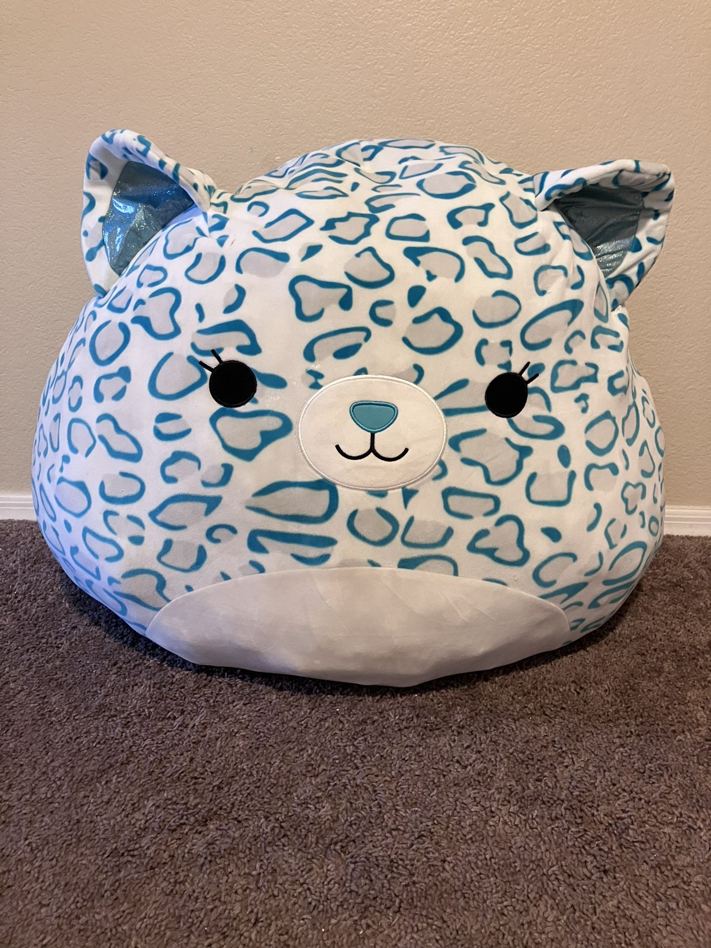 GIANT SQUISHMALLOW