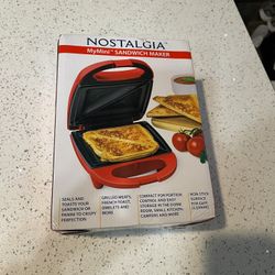 Nostalgia My Mini Sandwich Maker Red Brand New Great Gift, Quick and Easy!