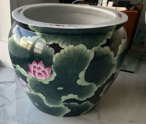 New gorgeous Chinese Vase