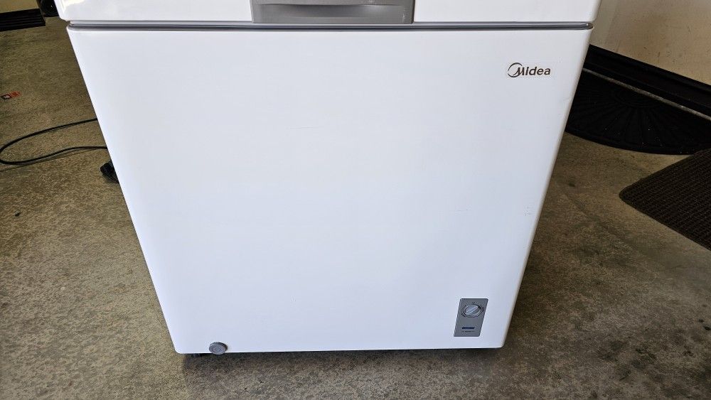 Midea Chest Freezer
