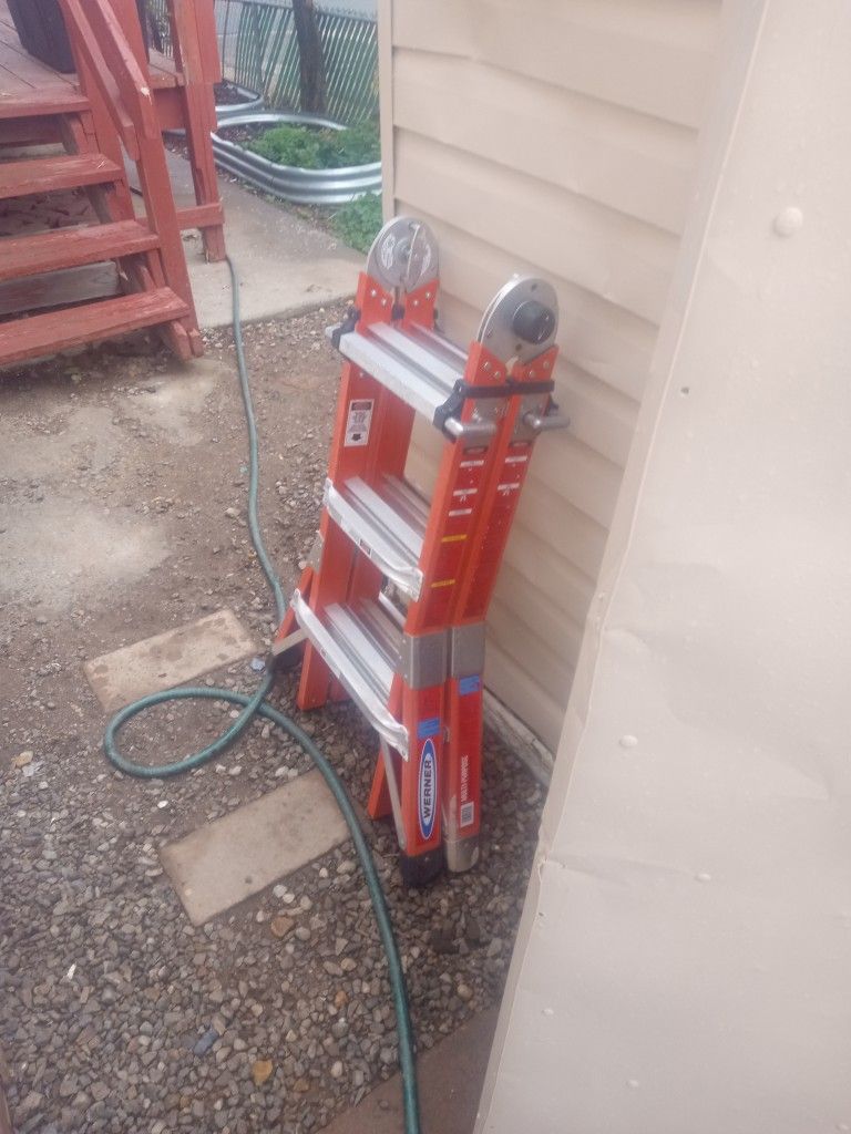 14' 300lb Ladder