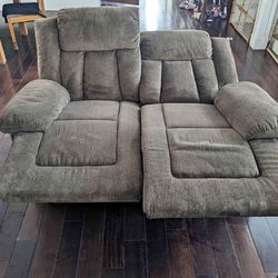 ( Delivery Available) Electric Recliner Couch