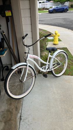 Women’s Rover Beach Cruiser Bike – Classic Style (White / Pink Accents)