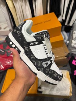 LV trainer shoes (Black)
