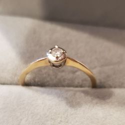 Solid 10k Gold Ring With Real Diamond size 7
Solitaire