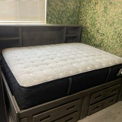Twin Size Bed! Good Condition! Mattress Like New! 