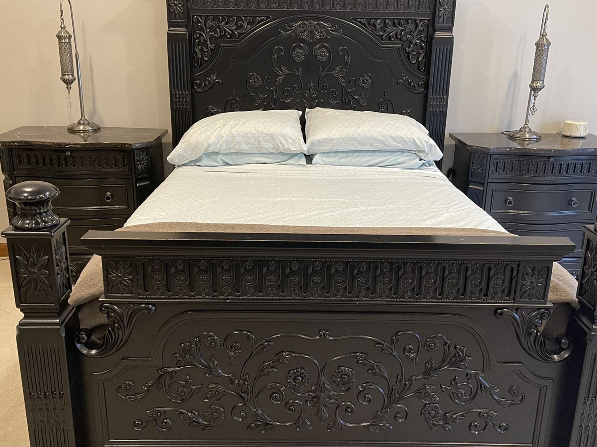 Exquisite Carved Wood Queen Size Bedroom Set