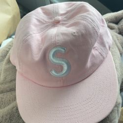 Supreme log Hat , Clean good conditions, only the stripe peel off lil $30