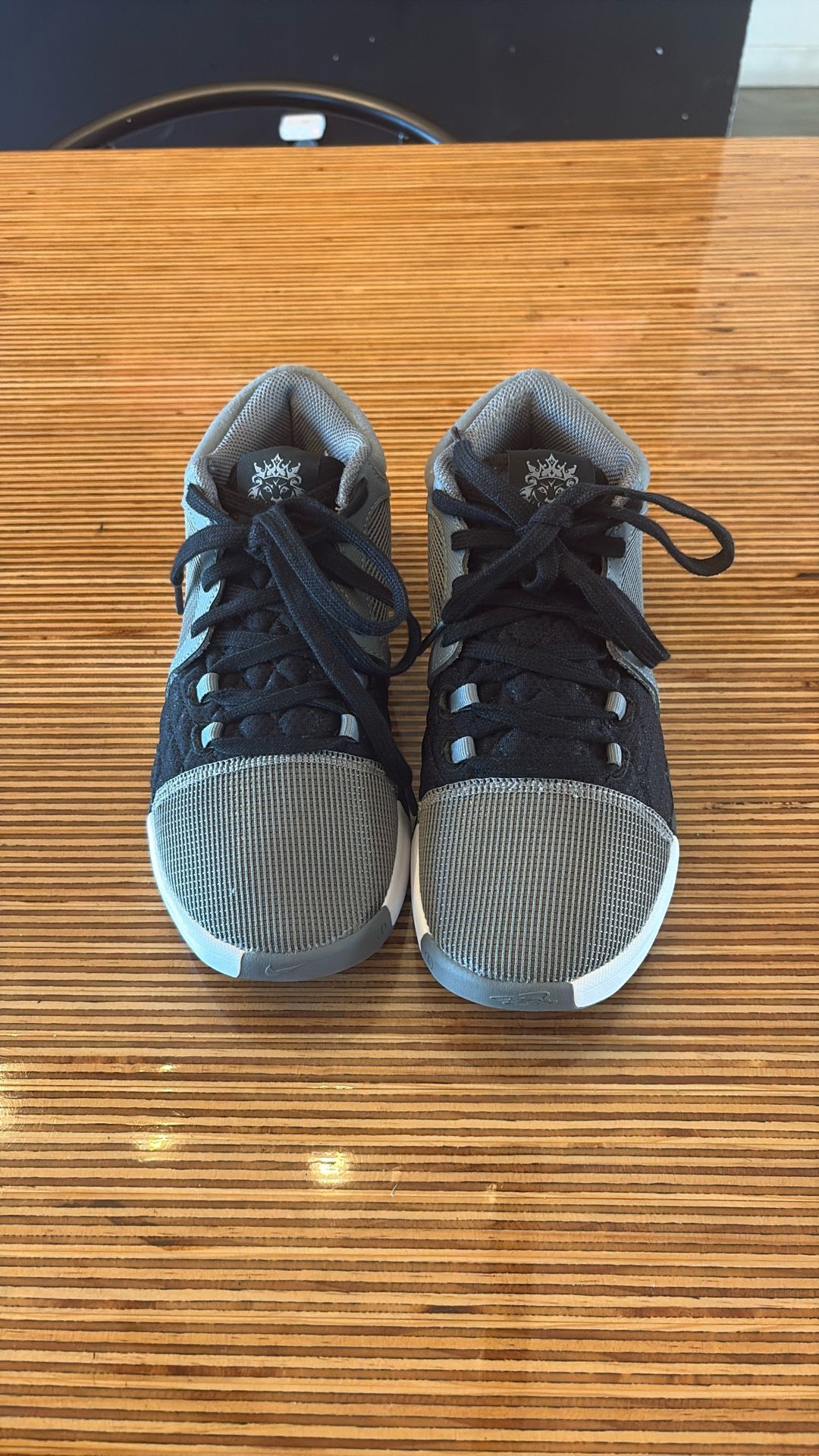 Nike LeBron Witness 8 Xiii Cool Grey Like New! Size 6