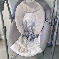 Graco Slim Spaces Compact Baby Swing