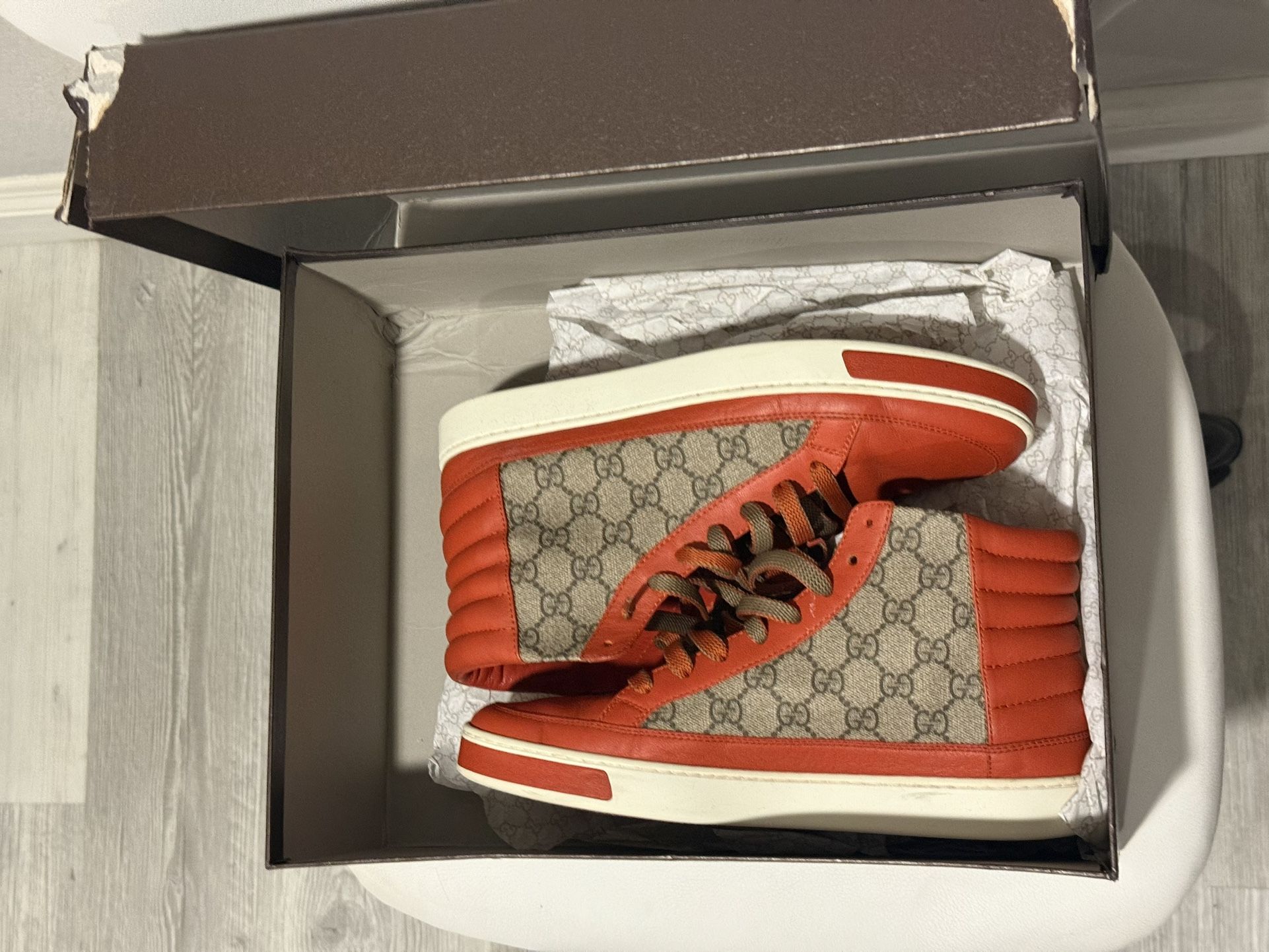 Size 8.5 Gucci Shoes