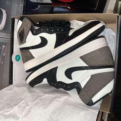 JORDAN MOCHA RETRO 1 SZ 9 DS