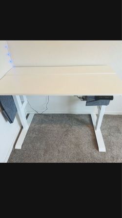Electric standing desk