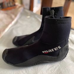 Mares 3mm Classic Dive Boots - Size 8  Like new condition