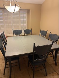 Charming Farmhouse-Style Dining Set – Seats 6–8