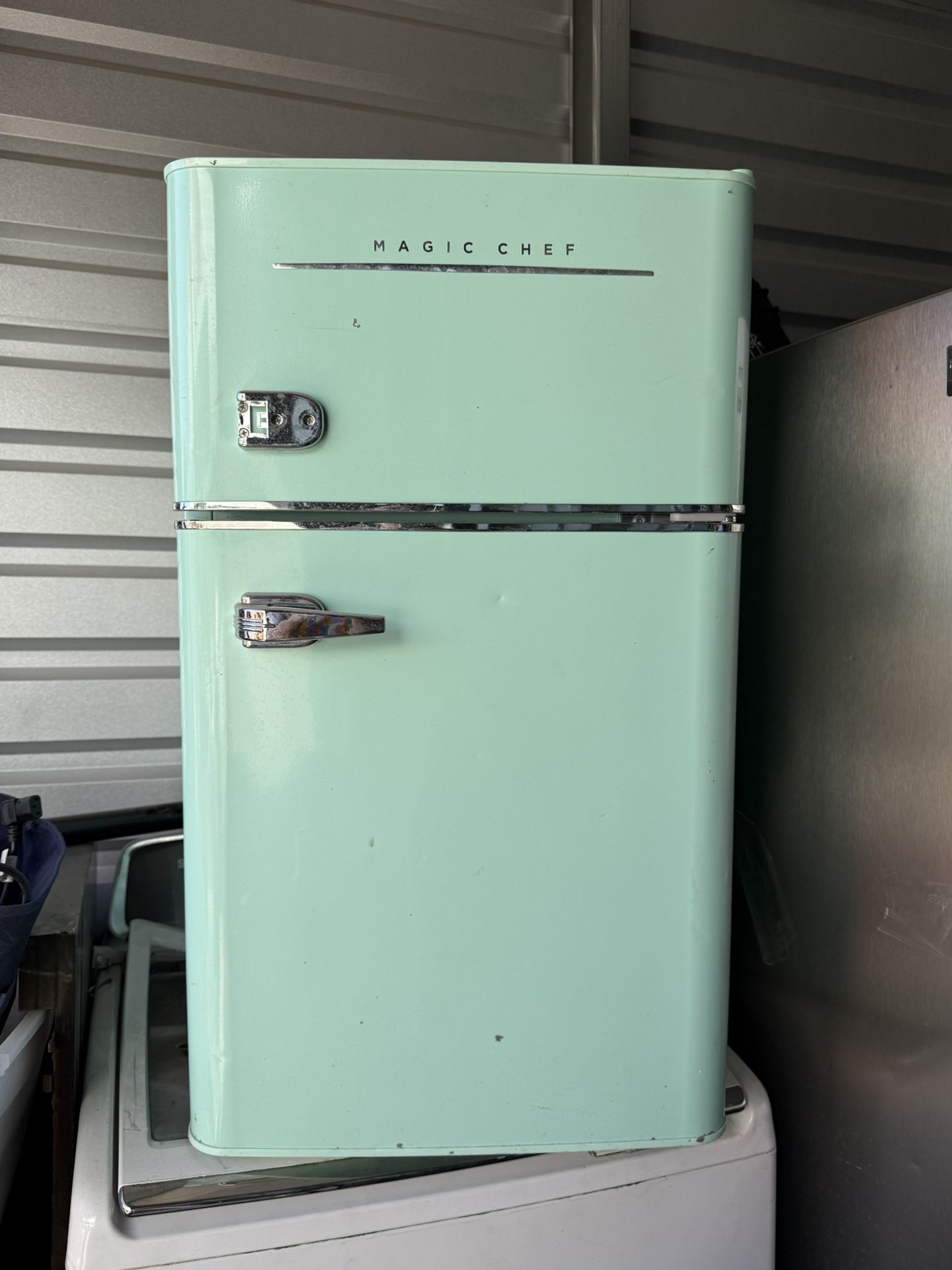 Magic Chef Mini fridge 