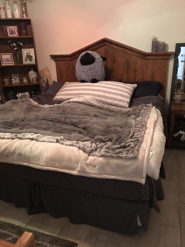 Bedroom Set Moving Must Go Wood Cali King Bed Dresser Bedroom Set Moving Must Go Wood Cali King Bed Dresser Bookshelves Mirror Phoenix Az