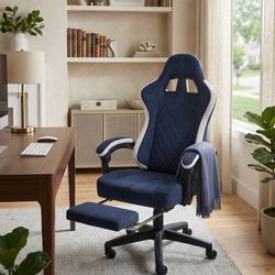 Gaming Chair with Footrest