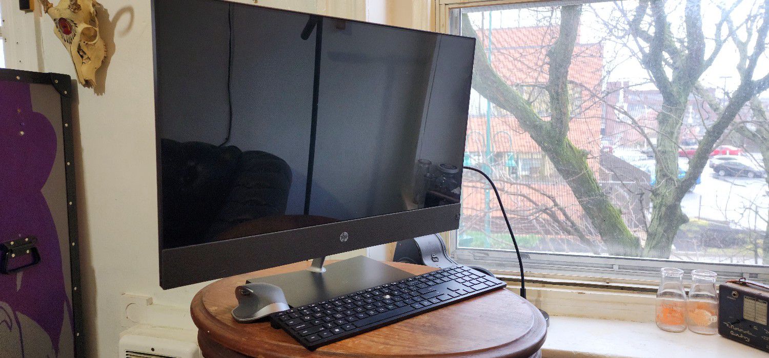 27" HP Pavilion All In One Touchscreen Desktop Computer