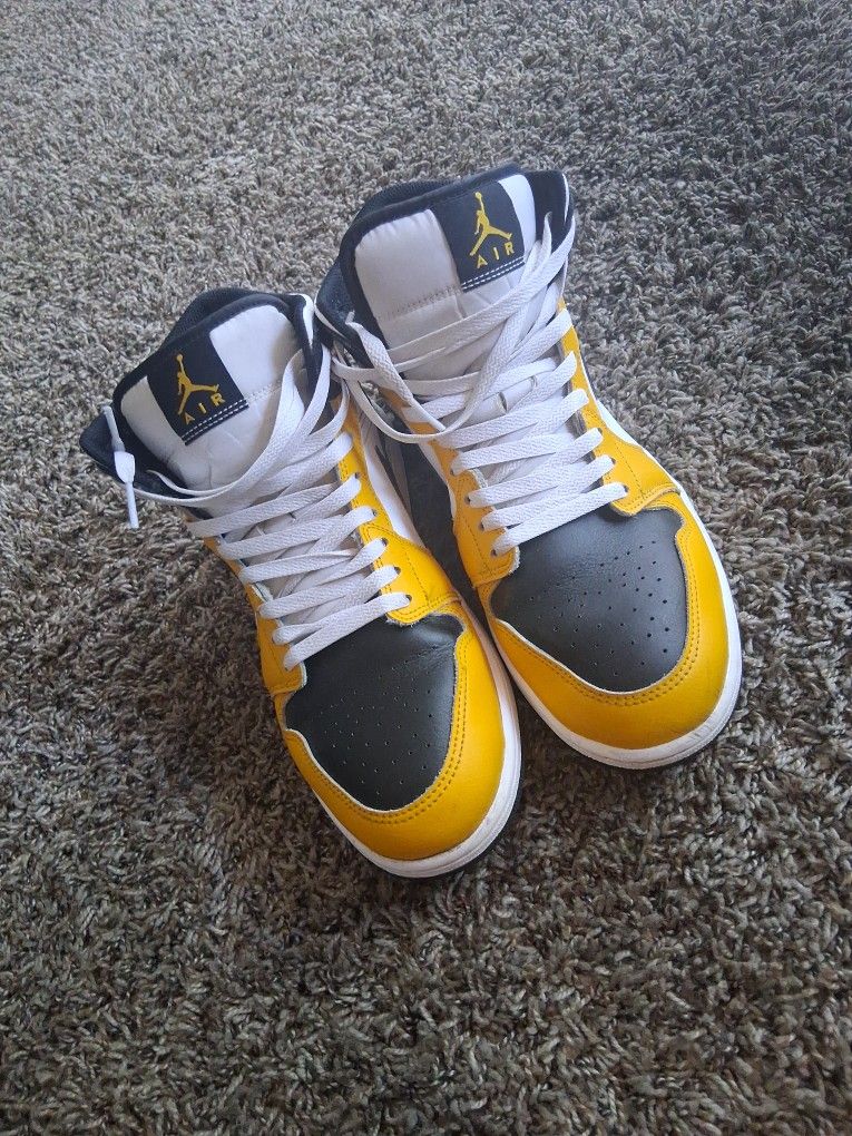 Jordan 1 Mid Yellow Ochre Black