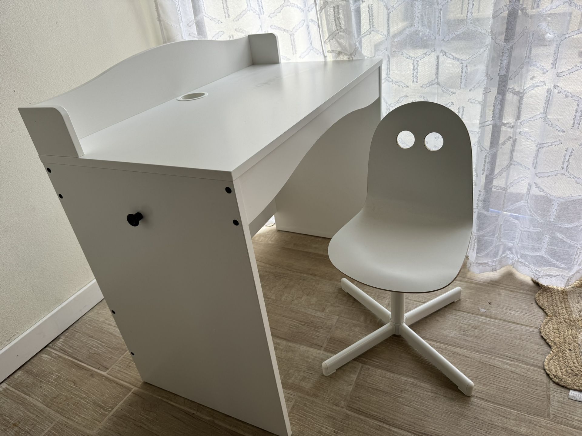 Kids Desk/Study Table w/chair 