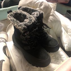 WomenSnow Boots Size 8
