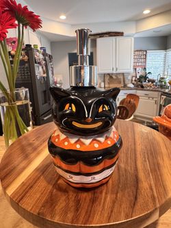 Johanna Parker Transpac Halloween Vintage Cat soap dispenser