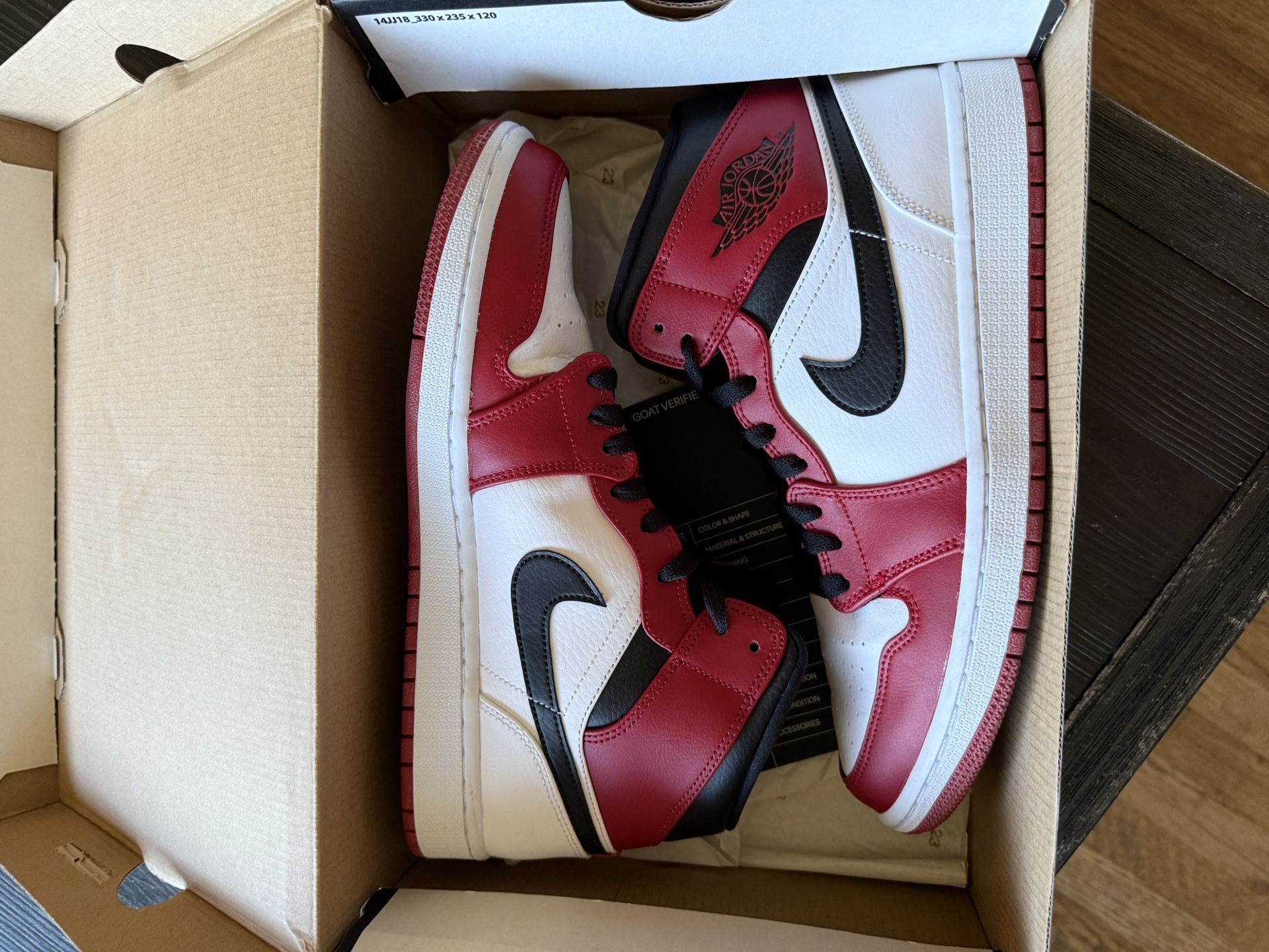 ( Size 9.5 ) 2020 air Jordan 1 mid top
