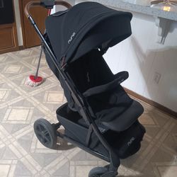 NUNA Baby stroller black with leather handle good condition 👌
