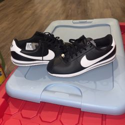 Nike Cortez Black 7Y