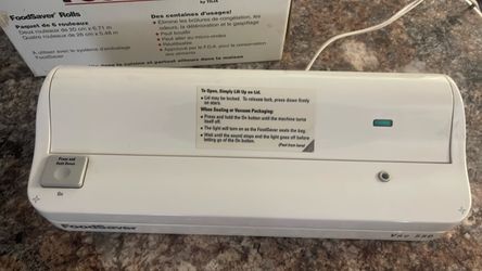 FoodSaver Vac 550 Vacuum Sealer + 6-Pack Rolls Bundle (Works Perfectly)