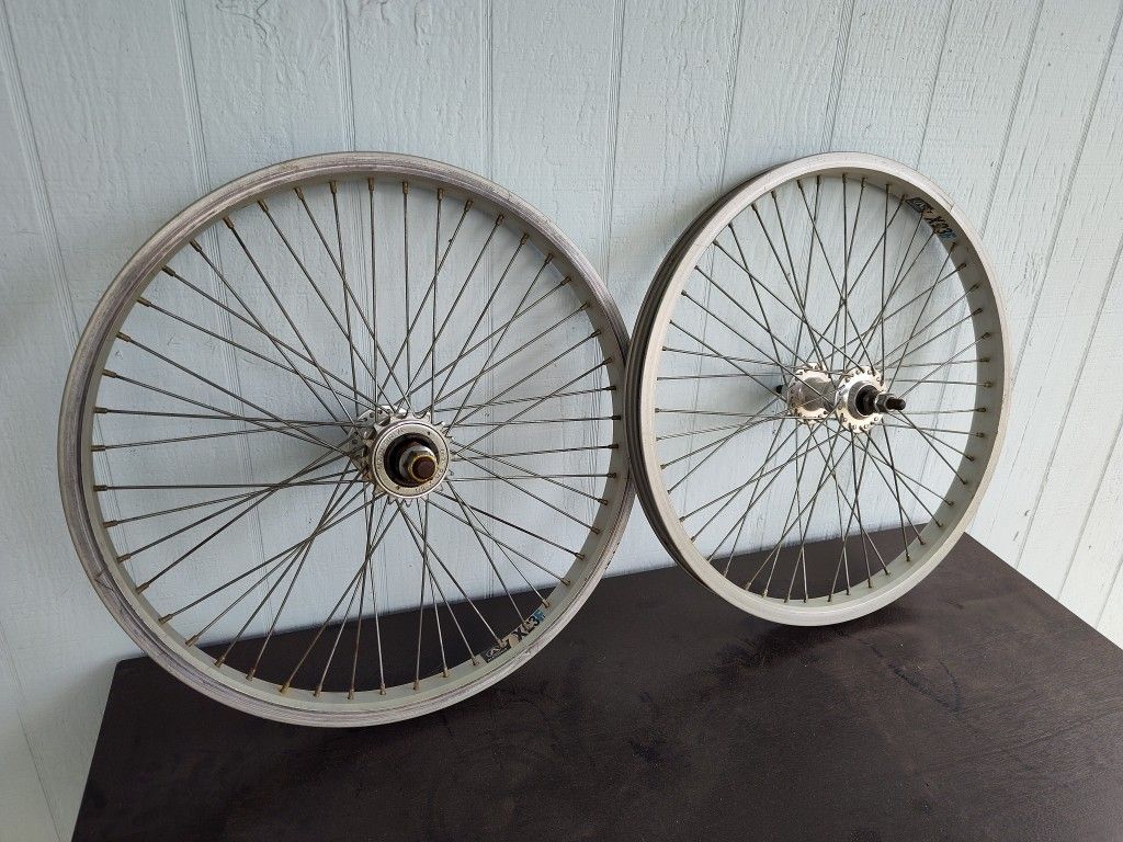 Pair of GT Bmx Wheels 20"