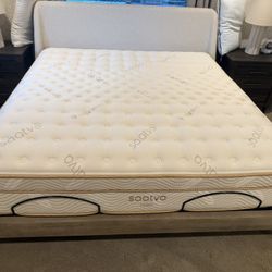 Like New Saatva Classic 14.5" Luxury Firm King Mattress